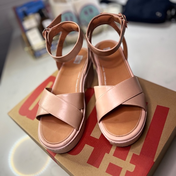 PILAR CROSSOVER LEATHER ANKLE-STRAP PLATFORMS SANDALS - Picture 7 of 13